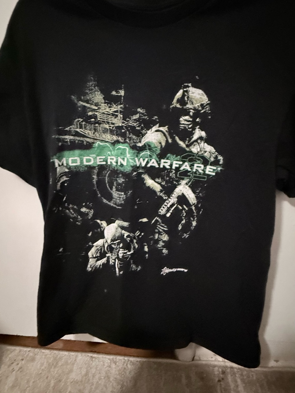 Vintage COD Modern Warfare Black Graphic Short Sleeve Tee
